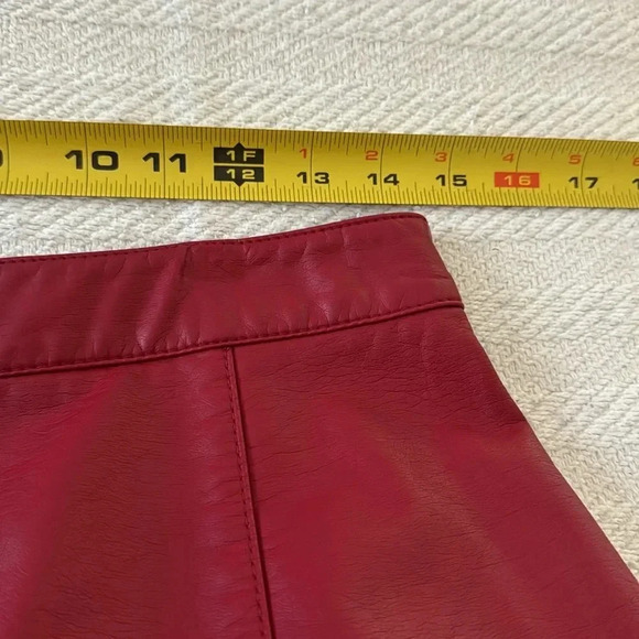 Red Mini Skirt Forever 21 (M) - Picture 4 of 5